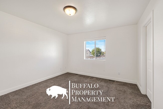 Building Photo - 4215 Roy Cir