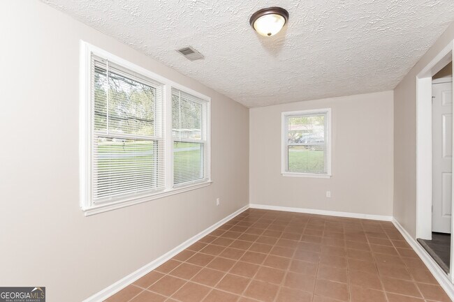 Building Photo - 19 Sioux Rd NE