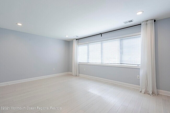 Building Photo - 16 Cypress Ave