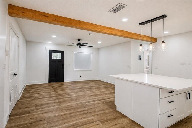 Building Photo - 113 Inwood Cir