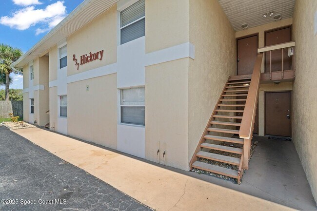 Building Photo - 837 Hickory St