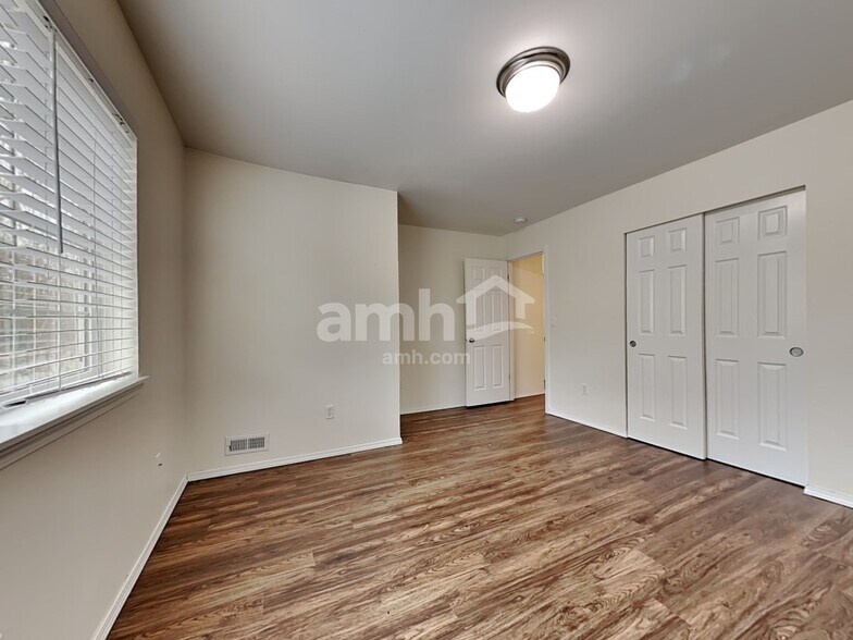 Building Photo - 18012 73rd Ave E