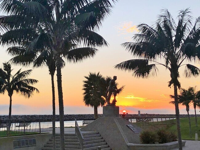 Building Photo - Beautiful Furnished Home in Seaside Villas Near Doheny Beach!