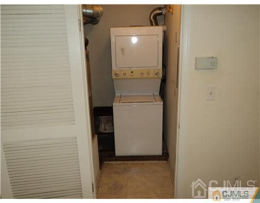 Building Photo - 1725 Waterford Dr