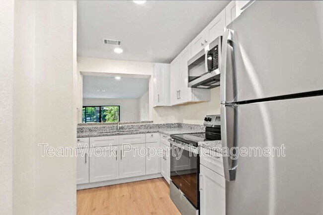 Building Photo - 8483 Yadkin Cir