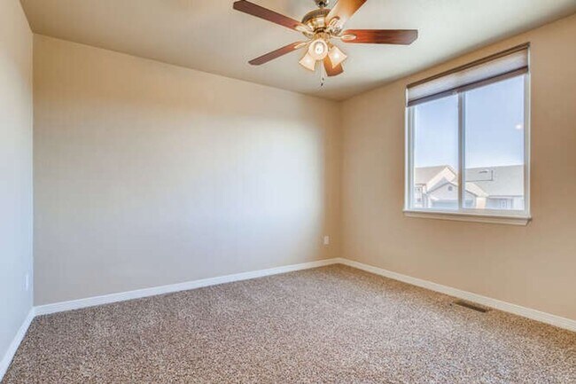 Building Photo - Evolve Real Estate: Available November 1 U...