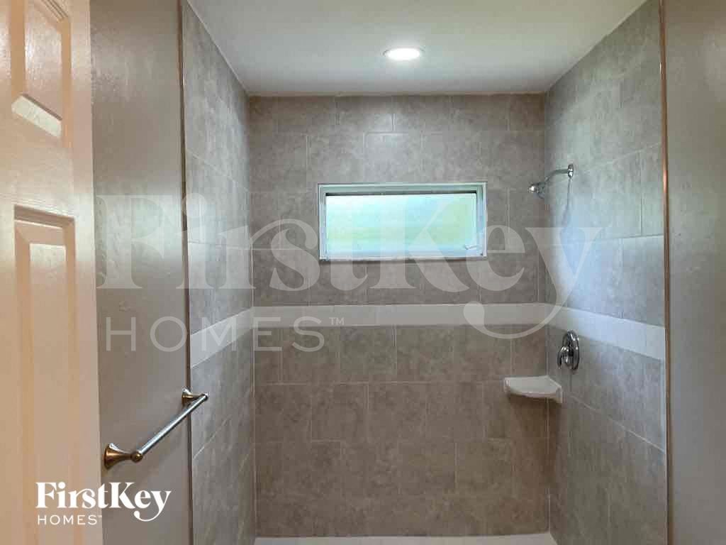 Building Photo - 314 SE 15th St