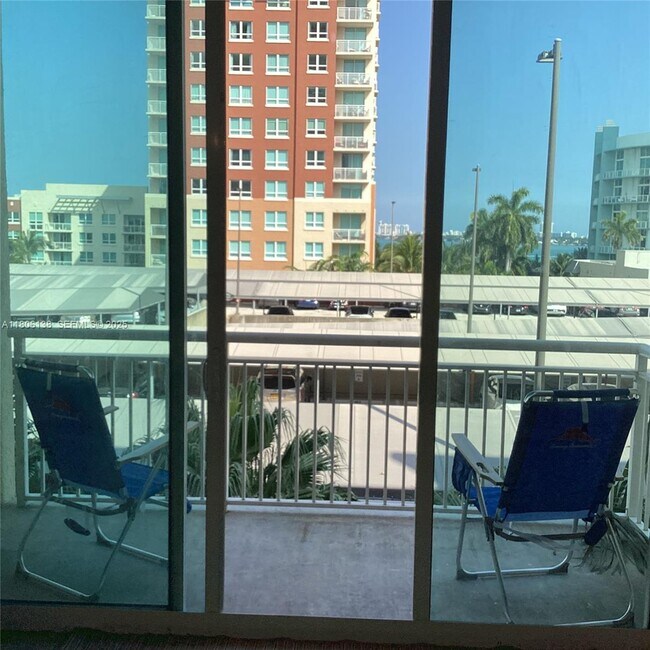 Building Photo - 2001 Biscayne Blvd