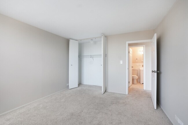 Building Photo - 4300 W Ford City Dr