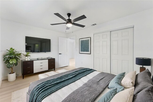 Building Photo - 2600 NW 68th Way