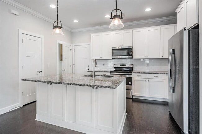 Building Photo - 845 Aurora Way