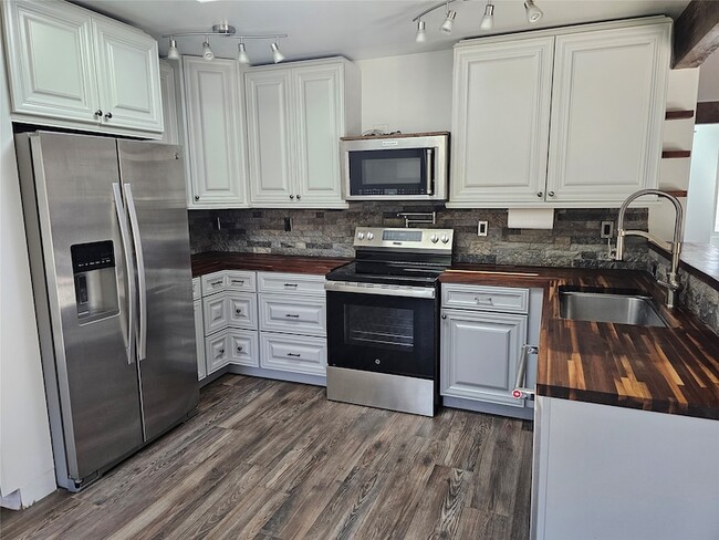 Building Photo - 7524 Kachina Loop