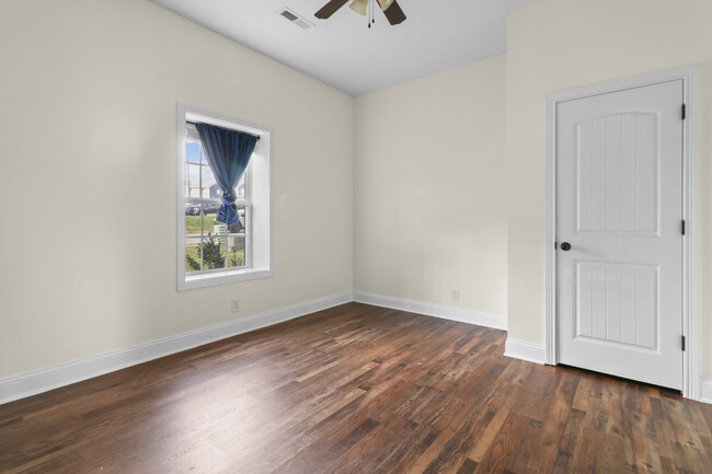 Building Photo - 2588 Hattington Dr