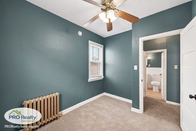 Building Photo - 2 Bedroom Main Level Duplex Unit
