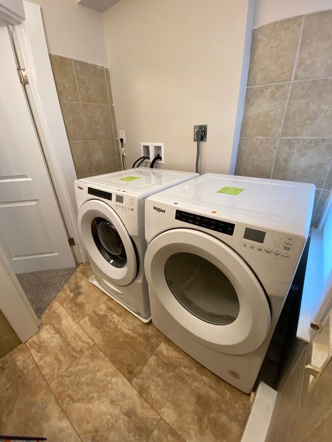 Building Photo - Spacious 3-Bedroom 2 Bath Home with Modern Comforts