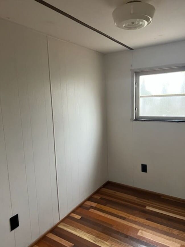 Building Photo - 2 bed 1 bath Trailer Home $1250 a month