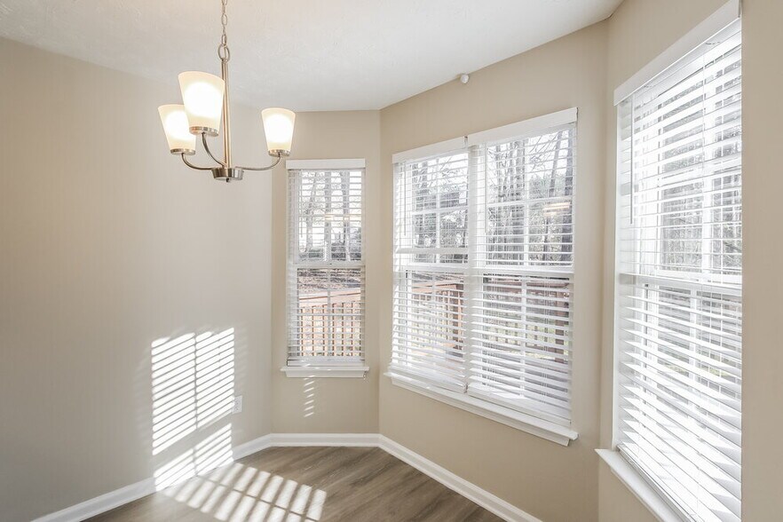 Building Photo - 492 Clearwater Way