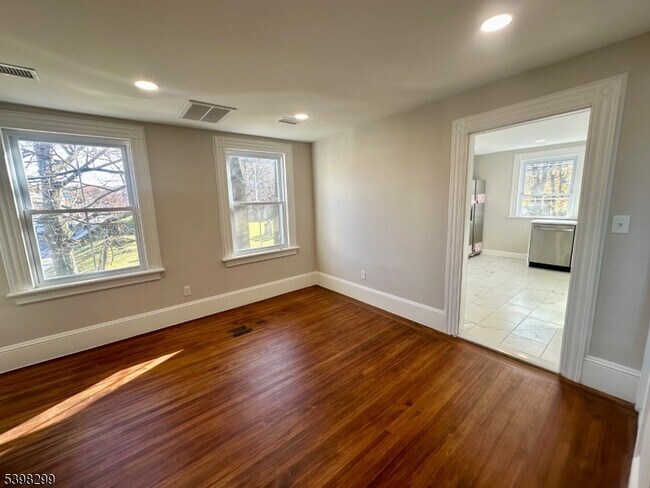 Building Photo - 328 Bloomfield Ave