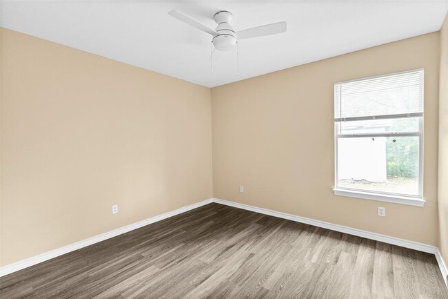 Building Photo - 8103 Willet Trail