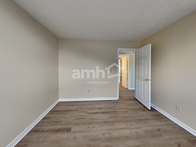 Building Photo - 13920 Bruddy Dr