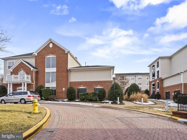 Building Photo - 4852 Eisenhower Ave