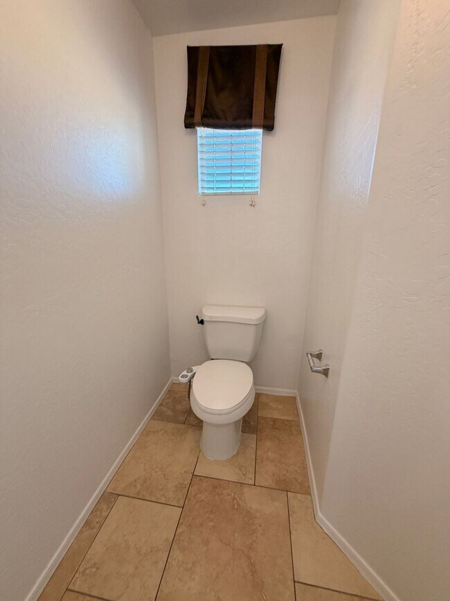 Building Photo - Two Story 3Bdm 2.5Ba Tolleson Home