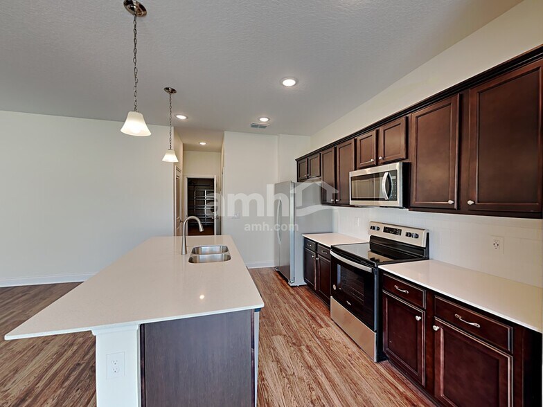 Building Photo - 6030 Little Blf Cir