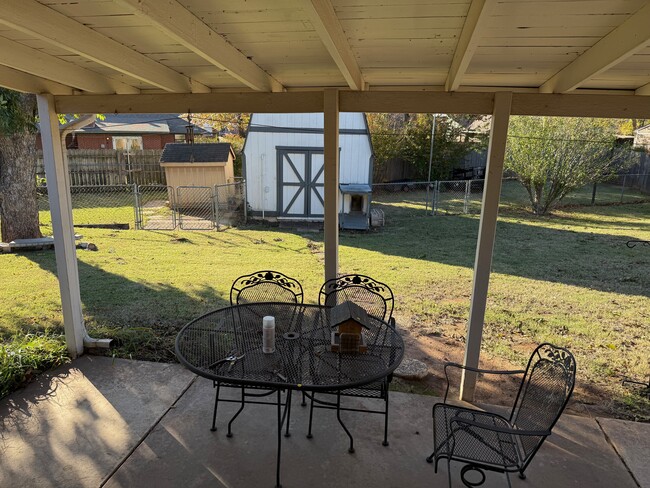 Back yard & Shed - 3009 N Woodcrest Dr