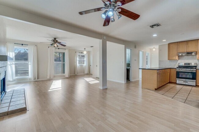 Building Photo - 8406 Stillwood Ln