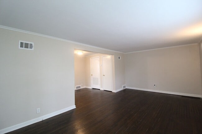 Building Photo - One Bedroom Duplex in North Kansas City