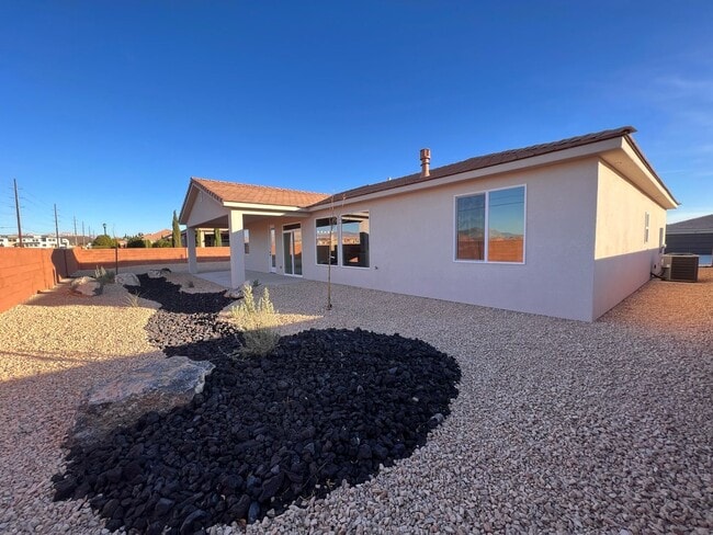 Building Photo - Newer home in Sky Ridge