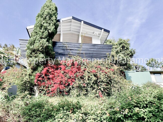 Building Photo - Furnished Brentwood Hills Retreat with Tim...