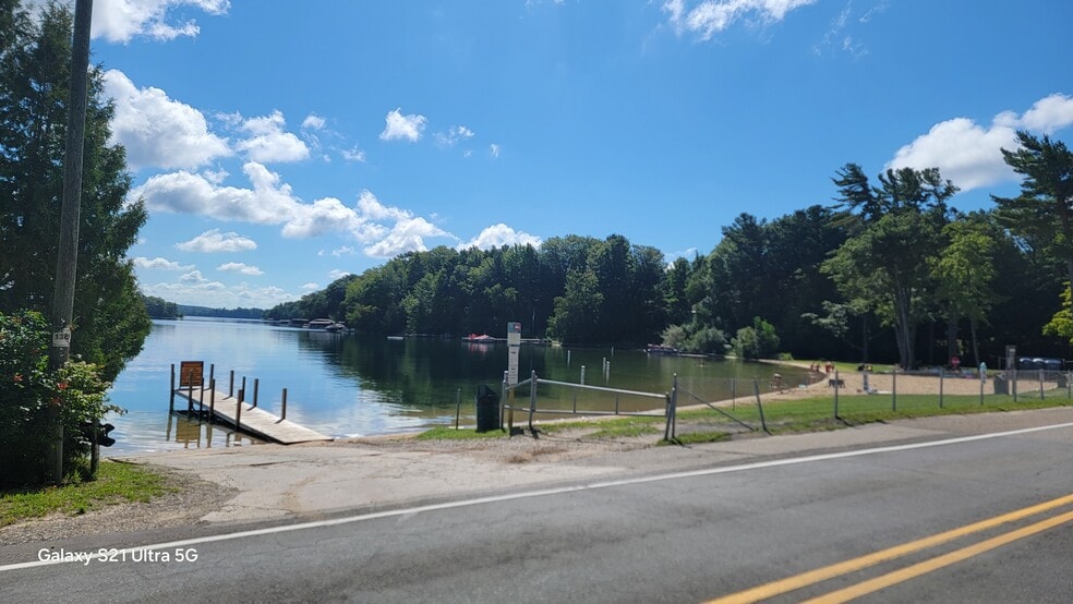 Crescent Shores Boat launch & Beach - 4400 Manhattan W