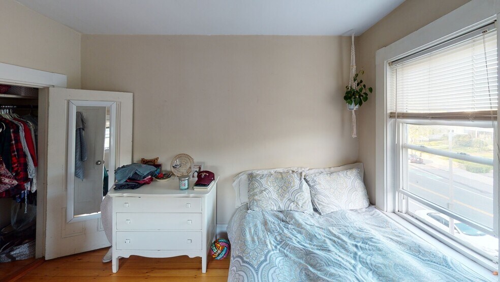 Building Photo - 73 Chestnut Hill Ave