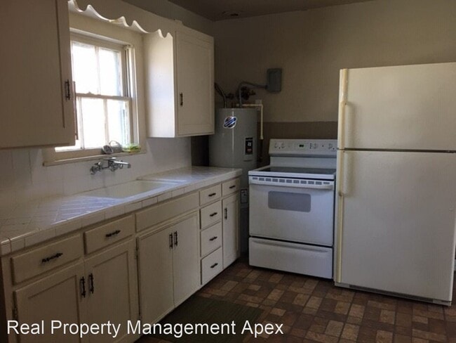 Building Photo - 3 br, 1 bath House - 706 S. Robinson Dr.