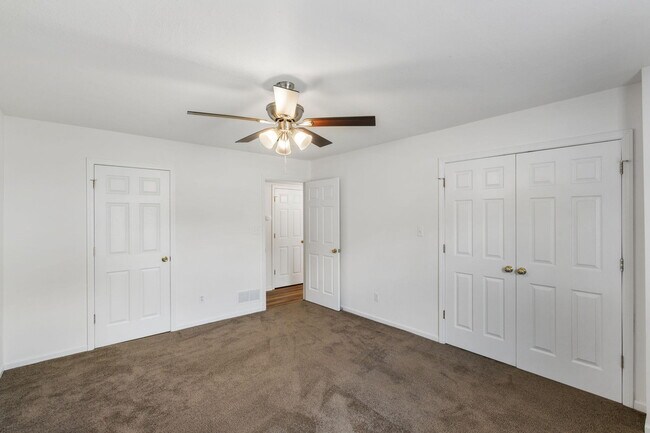 Building Photo - 1725 Louise Cir