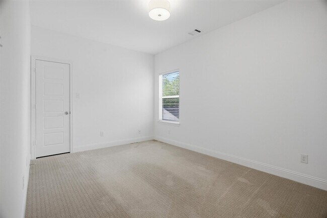 Building Photo - 228 Sunset Ln