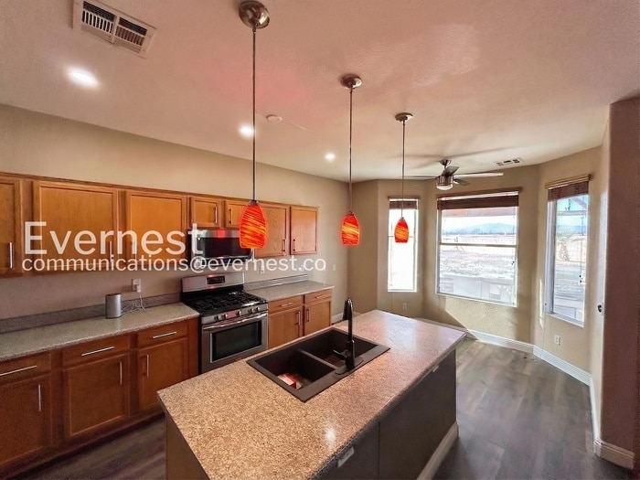 Building Photo - 2701 Old Bear Canyon St