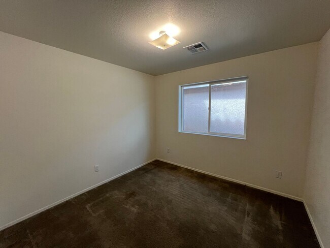 Building Photo - 3 BEDROOM HOME WITH SOLAR IN DESERT SKY!
