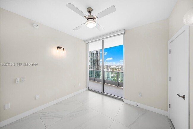 Building Photo - 900 Biscayne Blvd