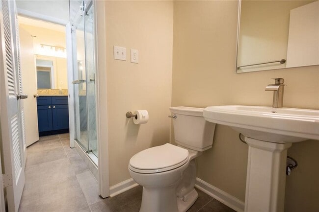 Building Photo - 91 Rumson Rd NE