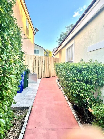 Building Photo - 6244 Seminole Ter