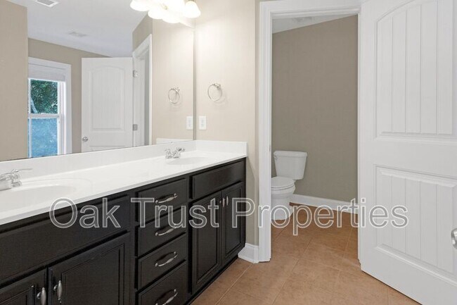 Building Photo - 5185 Celtic Dr