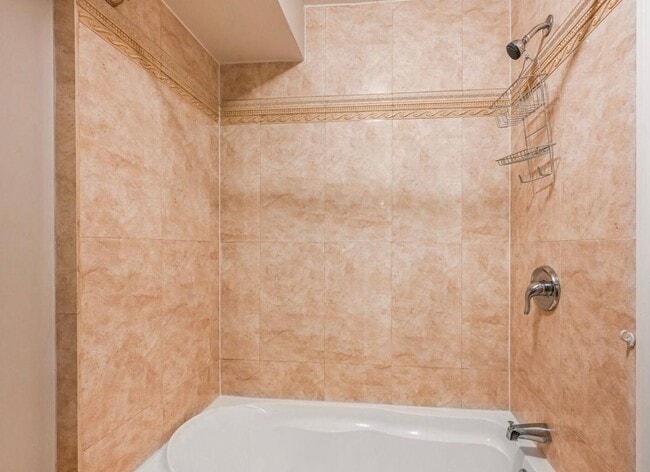 Building Photo - 3 + 2 CLEAN AND FRESH CONDO in SECURE BLDG