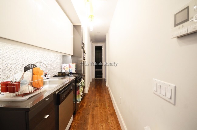 Floorplan - 1625 PUTNAM AVE