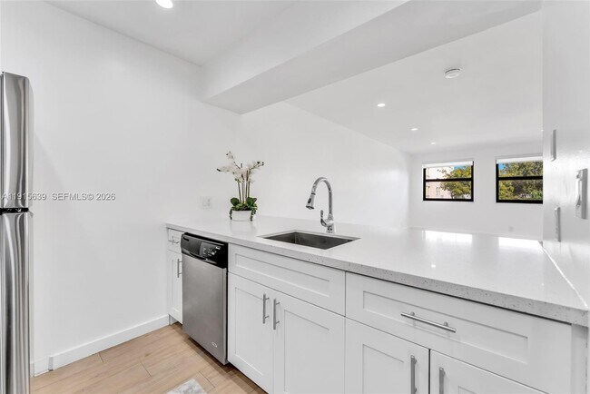 Building Photo - 8160 Geneva Ct