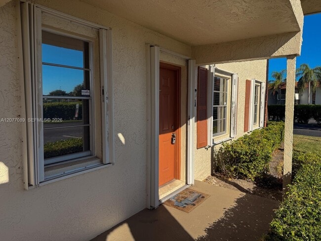 Building Photo - 9937 Three Lakes Cir