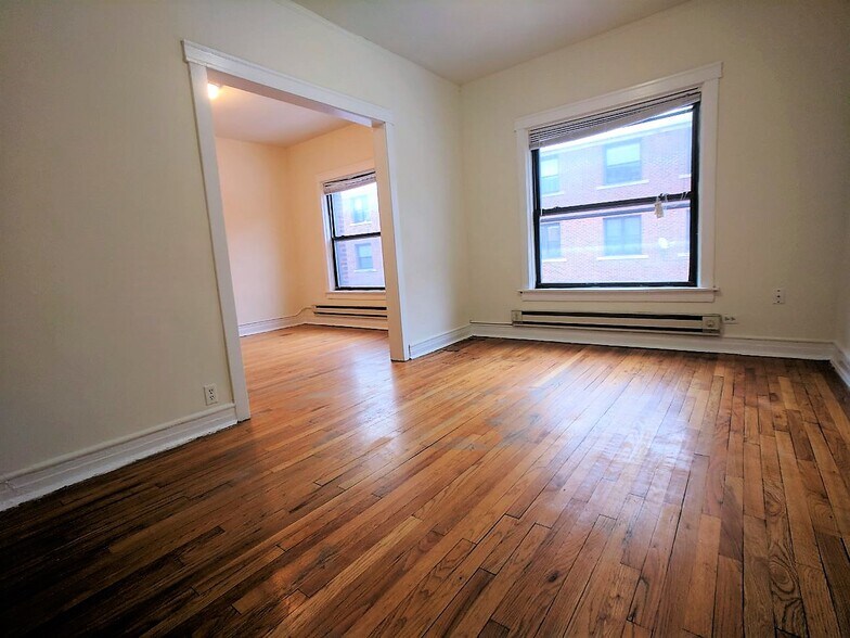 Building Photo - 812 W Waveland Ave