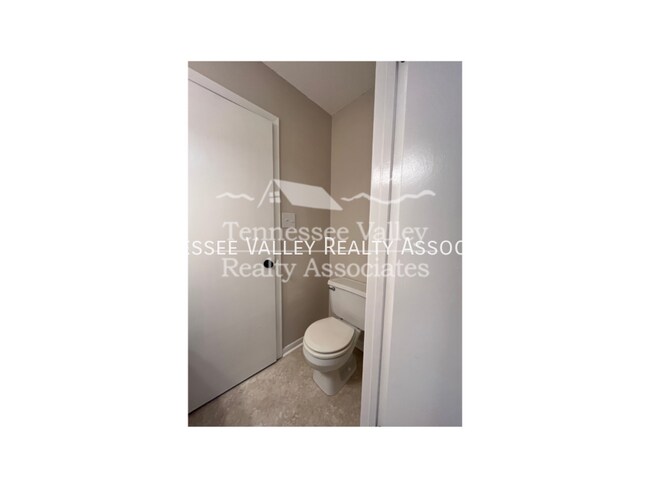 Building Photo - 8500 Olde Colony Trail