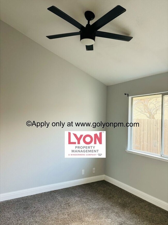 Building Photo - Beautiful Folsom Gem with backyard facing ...